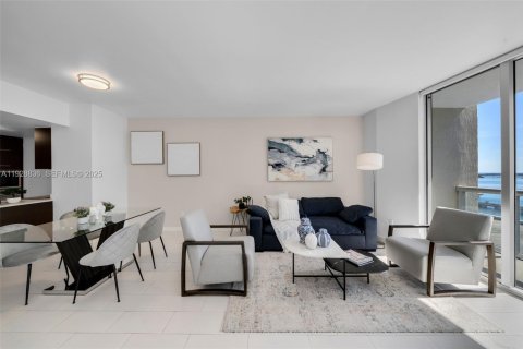 Кондоминиум с 2 спальнями в Майами, Флорида № 2039757