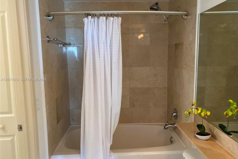 Снять в аренду кондоминиум в Майами, Флорида 1 спальня, 58.53м2, № 2065856 - фото 17