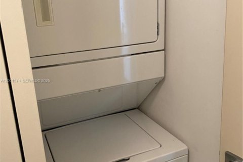 Снять в аренду кондоминиум в Майами, Флорида 1 спальня, 58.53м2, № 2065856 - фото 15