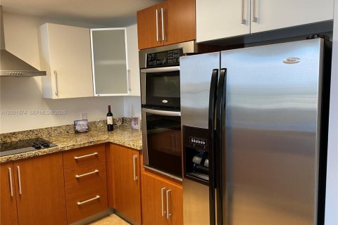 Снять в аренду кондоминиум в Майами, Флорида 1 спальня, 58.53м2, № 2065856 - фото 3