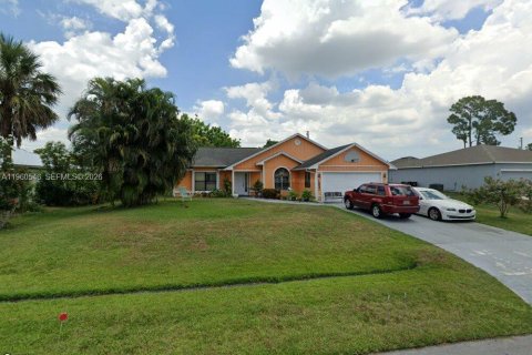 House in Port St. Lucie, Florida 3 bedrooms, 123.56 sq.m. № 2080744
