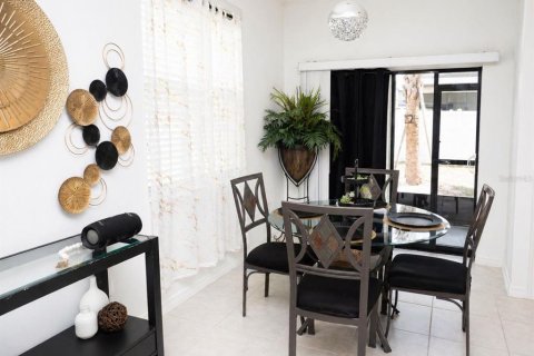 Adosado en venta en Zephyrhills, Florida, 2 dormitorios, 143.16 m2 № 2149632 - foto 8