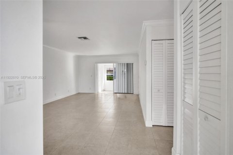 Casa en venta en West Palm Beach, Florida, 1 dormitorio, 61.5 m2 № 1983667 - foto 9