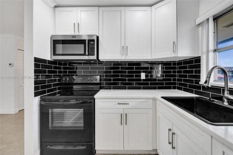 Casa en venta en West Palm Beach, Florida, 1 dormitorio, 61.5 m2 № 1983667 - foto 22