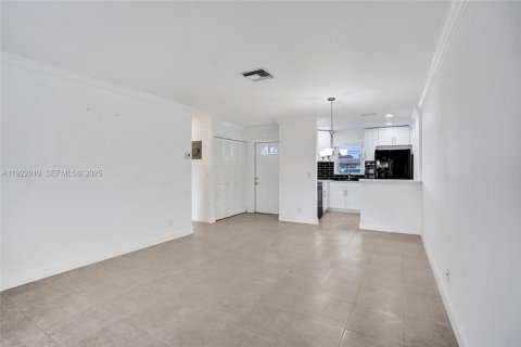 Casa en venta en West Palm Beach, Florida, 1 dormitorio, 61.5 m2 № 1983667 - foto 13