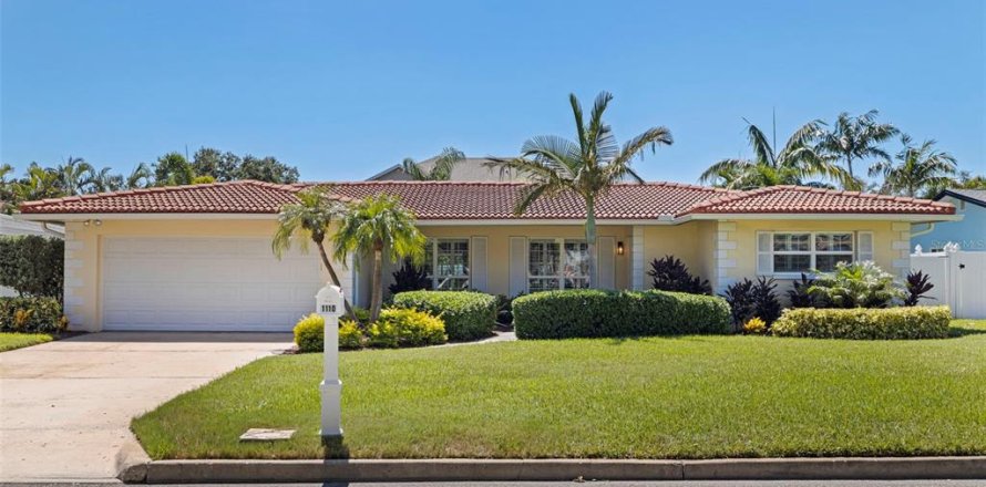 Casa en Tierra Verde, Florida 3 dormitorios, 197.51 m2 № 1854484