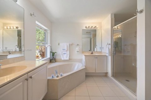 Townhouse in Royal Palm Beach, Florida 3 bedrooms, 148.46 sq.m. № 2007414 - photo 17