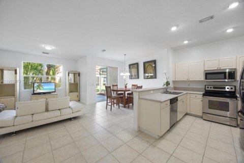 Townhouse in Royal Palm Beach, Florida 3 bedrooms, 148.46 sq.m. № 2007414 - photo 6