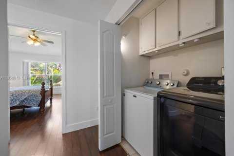 Townhouse in Royal Palm Beach, Florida 3 bedrooms, 148.46 sq.m. № 2007414 - photo 20