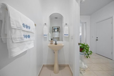 Townhouse in Royal Palm Beach, Florida 3 bedrooms, 148.46 sq.m. № 2007414 - photo 13