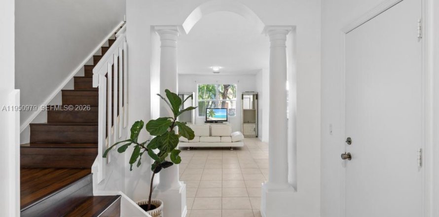 Townhouse in Royal Palm Beach, Florida 3 bedrooms, 148.46 sq.m. № 2007414