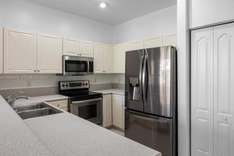 Townhouse in Royal Palm Beach, Florida 3 bedrooms, 148.46 sq.m. № 2007414 - photo 8