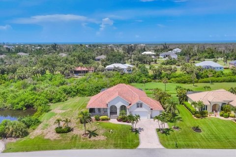 House in Placida, Florida 4 bedrooms, 292.64 sq.m. № 1805429 - photo 1