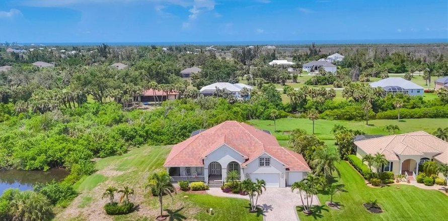 House in Placida, Florida 4 bedrooms, 292.64 sq.m. № 1805429
