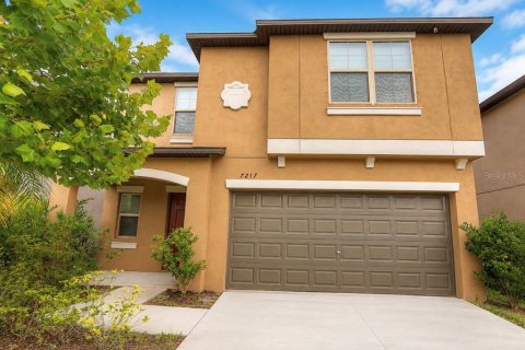 House in Tampa, Florida 5 bedrooms, 210.33 sq.m. № 2221000