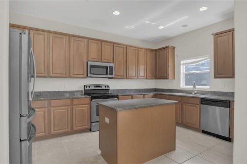 House in Davenport, Florida 4 bedrooms, 225.75 sq.m. № 2219302 - photo 5