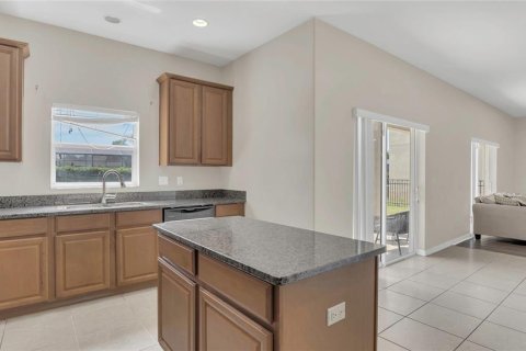 House in Davenport, Florida 4 bedrooms, 225.75 sq.m. № 2219302 - photo 7
