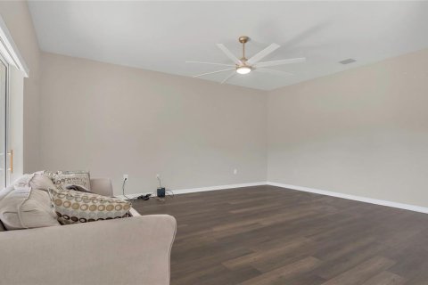 House in Davenport, Florida 4 bedrooms, 225.75 sq.m. № 2219302 - photo 4