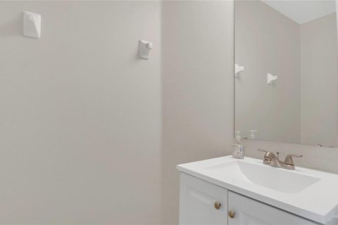 House in Davenport, Florida 4 bedrooms, 225.75 sq.m. № 2219302 - photo 9