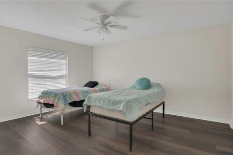 House in Davenport, Florida 4 bedrooms, 225.75 sq.m. № 2219302 - photo 15