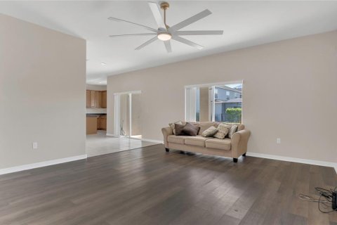 House in Davenport, Florida 4 bedrooms, 225.75 sq.m. № 2219302 - photo 3