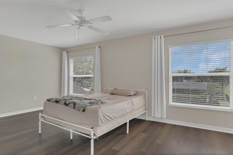House in Davenport, Florida 4 bedrooms, 225.75 sq.m. № 2219302 - photo 10