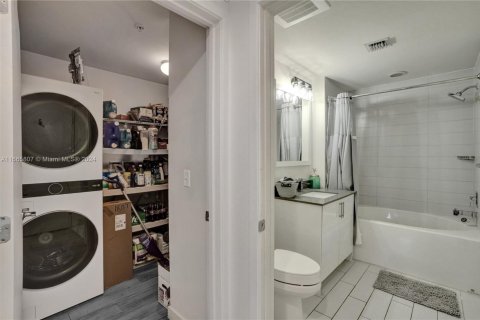 Condo in Miami, Florida, 2 bedrooms № 1710388 - photo 25