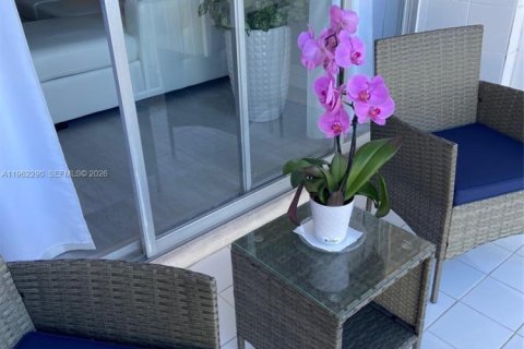 Copropriété à louer à Sunny Isles Beach, Floride: 1 chambre, 64.57 m2 № 2024905 - photo 14