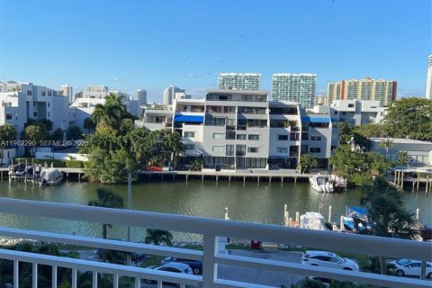 Copropriété à louer à Sunny Isles Beach, Floride: 1 chambre, 64.57 m2 № 2024905 - photo 12