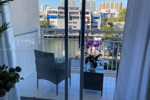 Copropriété à louer à Sunny Isles Beach, Floride: 1 chambre, 64.57 m2 № 2024905 - photo 13