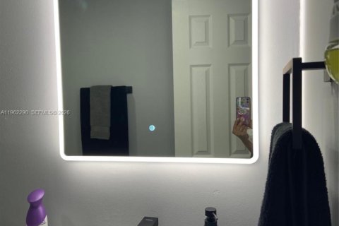 Copropriété à louer à Sunny Isles Beach, Floride: 1 chambre, 64.57 m2 № 2024905 - photo 9