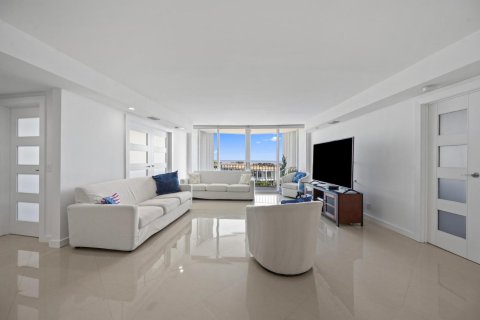 Condo in Palm Beach, Florida, 2 bedrooms № 2392031 - photo 8