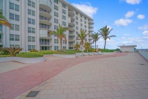 Condo in Palm Beach, Florida, 2 bedrooms № 2392031 - photo 29