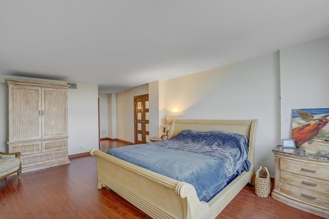Condo in Palm Beach, Florida, 2 bedrooms № 2392031 - photo 13