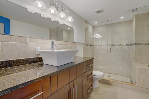 Condo in Palm Beach, Florida, 2 bedrooms № 2392031 - photo 18