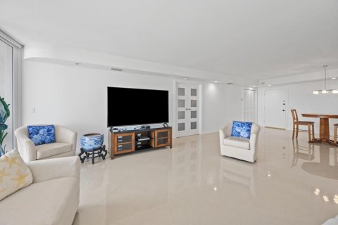 Condo in Palm Beach, Florida, 2 bedrooms № 2392031 - photo 7
