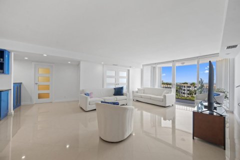 Condo in Palm Beach, Florida, 2 bedrooms № 2392031 - photo 5