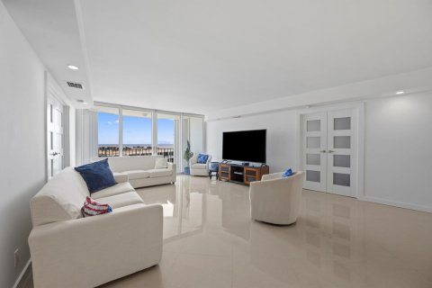 Condo in Palm Beach, Florida, 2 bedrooms № 2392031 - photo 4