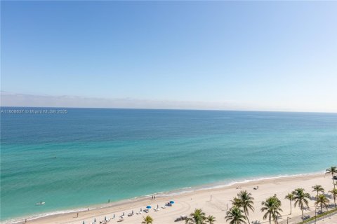 Copropriété à louer à Hollywood, Floride: 1 chambre, 91.04 m2 № 1865479 - photo 5