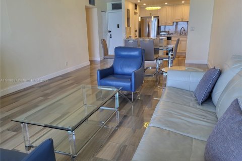 Copropriété à louer à Hollywood, Floride: 1 chambre, 91.04 m2 № 1865479 - photo 8