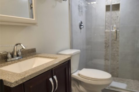 Copropriété à louer à Hollywood, Floride: 1 chambre, 91.04 m2 № 1865479 - photo 13