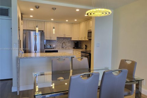 Copropriété à louer à Hollywood, Floride: 1 chambre, 91.04 m2 № 1865479 - photo 9