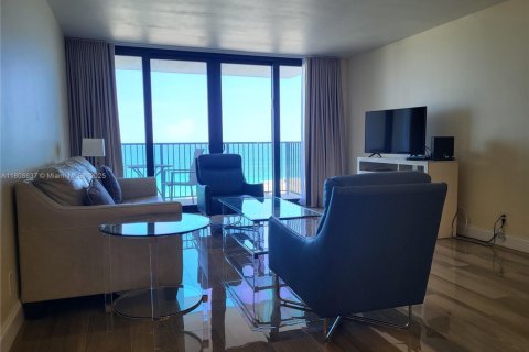 Copropriété à louer à Hollywood, Floride: 1 chambre, 91.04 m2 № 1865479 - photo 2