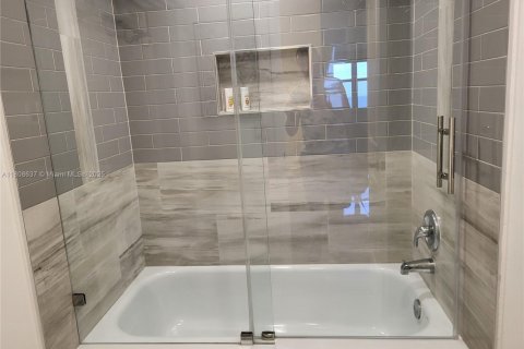 Copropriété à louer à Hollywood, Floride: 1 chambre, 91.04 m2 № 1865479 - photo 16