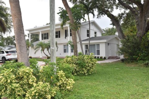Villa ou maison à louer à Boca Raton, Floride: 4 chambres, 244.33 m2 № 1077796 - photo 1