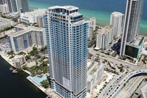 Condo in Hollywood, Florida, 2 bedrooms № 1959027 - photo 3