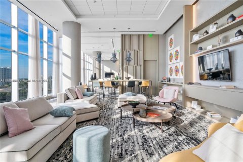 Condo in Hollywood, Florida, 2 bedrooms № 1959027 - photo 14