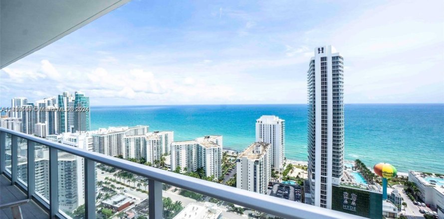 Condo in Hollywood, Florida, 2 bedrooms № 1959027