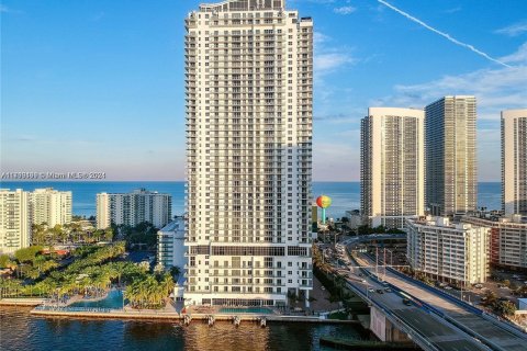 Condo in Hollywood, Florida, 2 bedrooms № 1959027 - photo 2