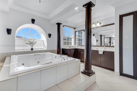 Купить виллу или дом в Мирамар, Флорида 5 спален, 362.41м2, № 1994851 - фото 27